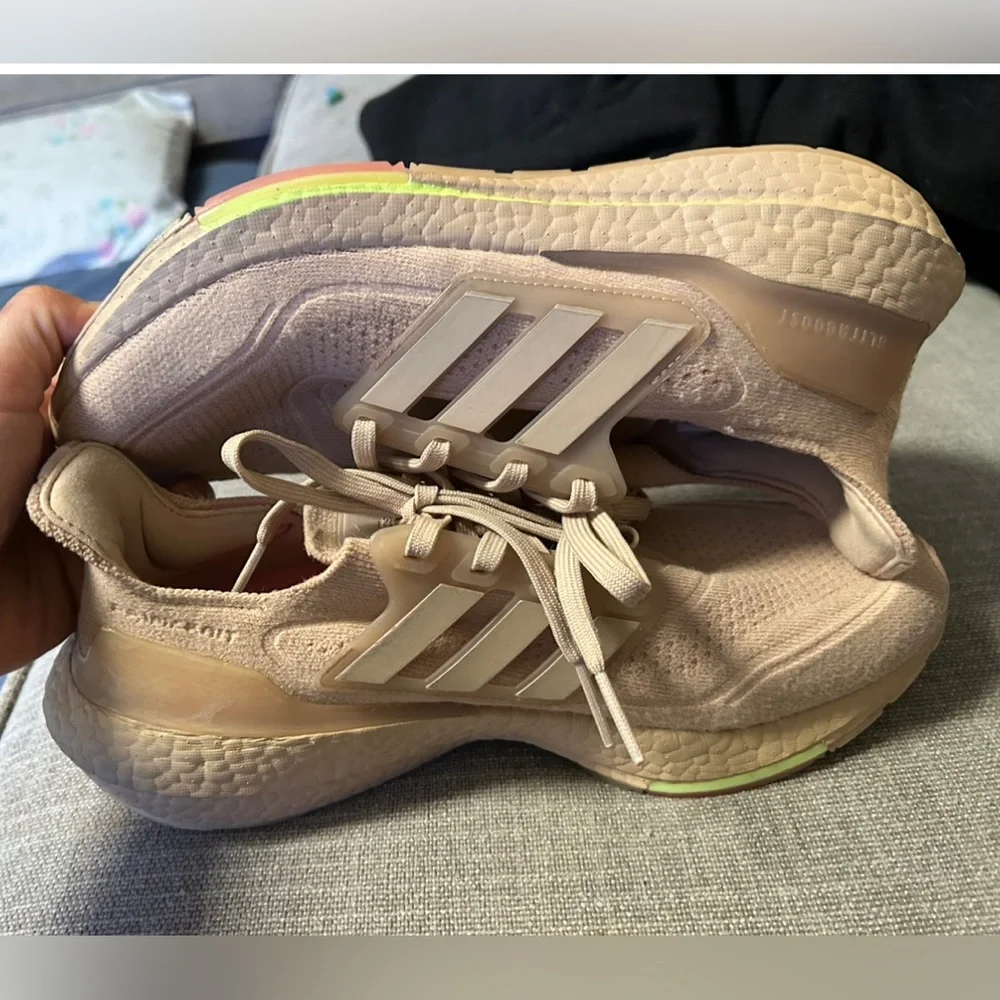 Adidas ultraboost Women’s Shoes Size 9.5 Taupe - Picture 7 of 14